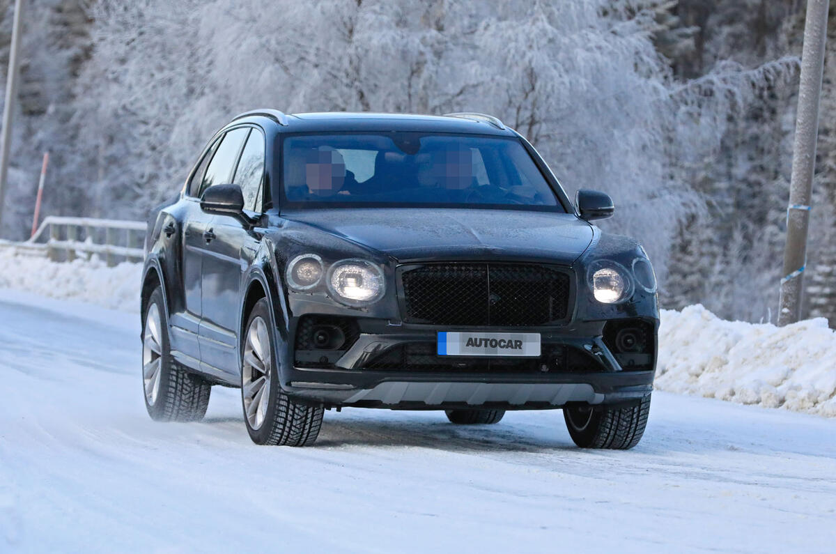 2020 Bentley Bentayga prototype - winter testing