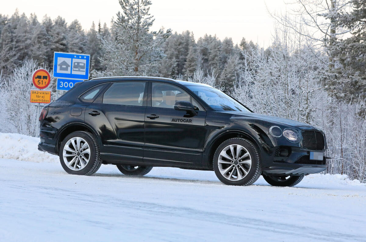 2020 Bentley Bentayga prototype - winter testing