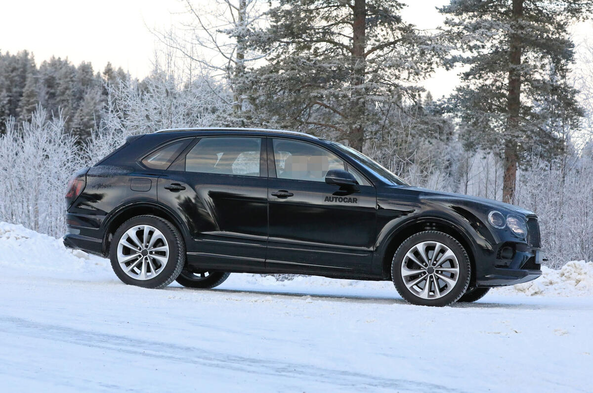 2020 Bentley Bentayga prototype - winter testing
