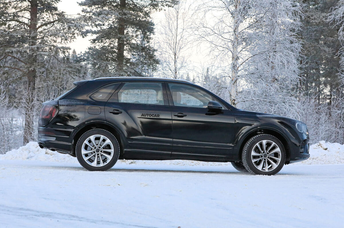 2020 Bentley Bentayga prototype - winter testing