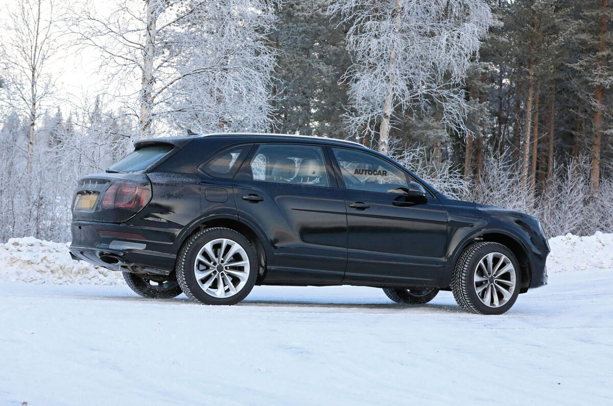 2020 Bentley Bentayga prototype - winter testing