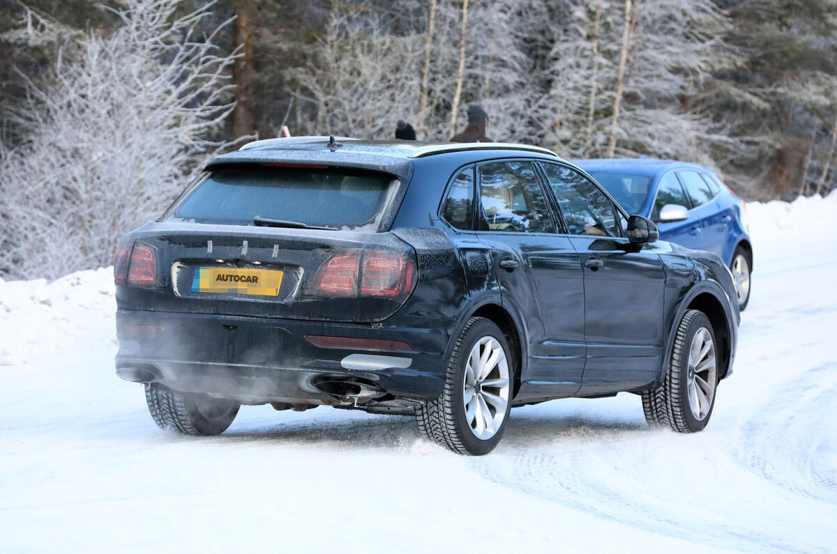 2020 Bentley Bentayga prototype - winter testing