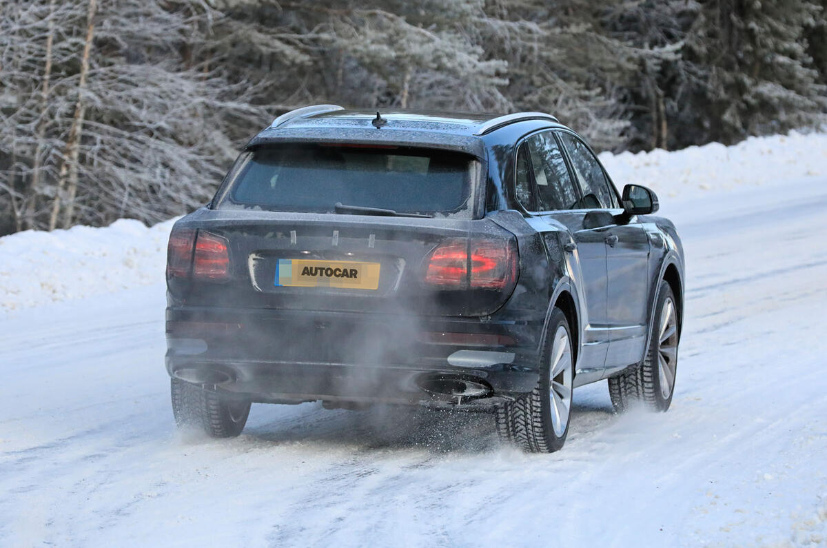 2020 Bentley Bentayga prototype - winter testing