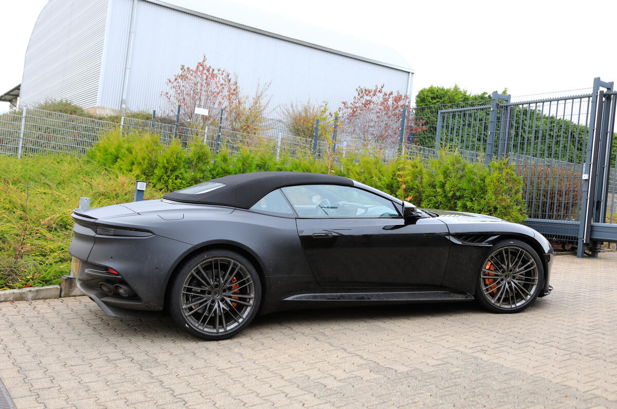 Aston Martin DBS Superleggera Volante side 3/4