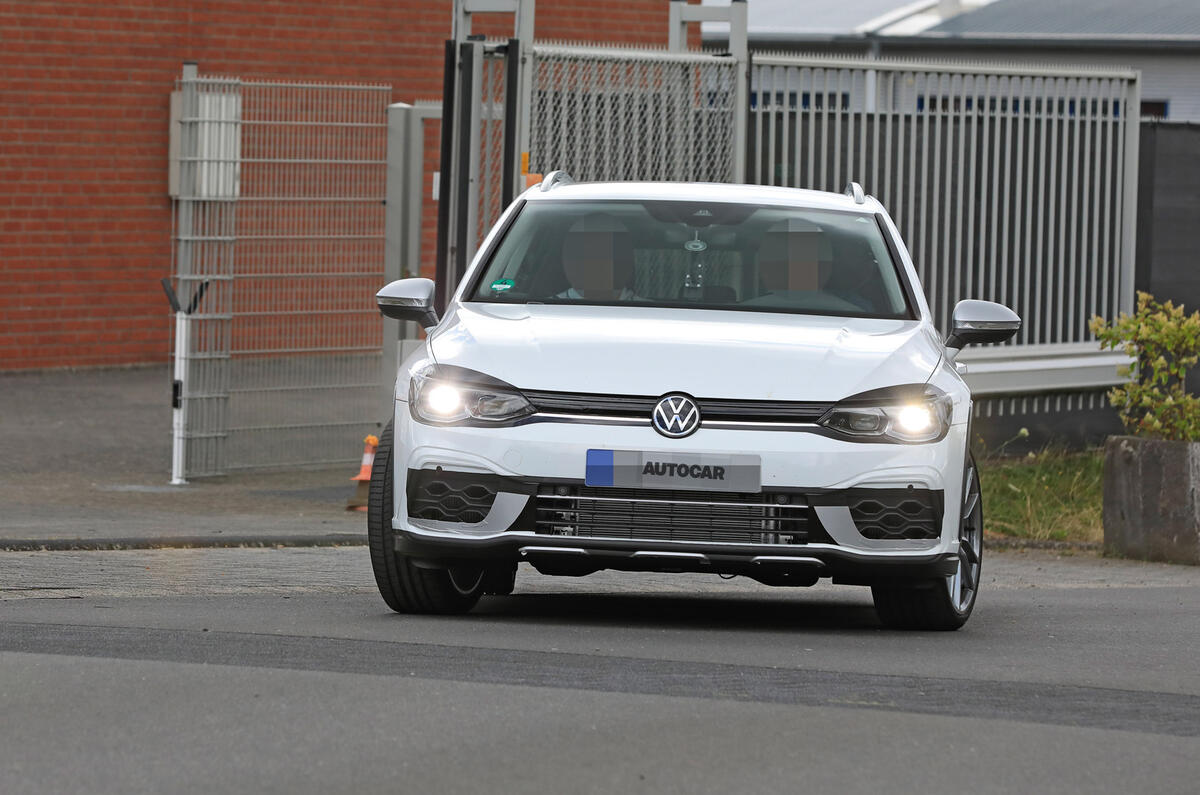 2020 Volkswagen Golf R estate prototype 2020 Volkswagen Golf R estate prototype