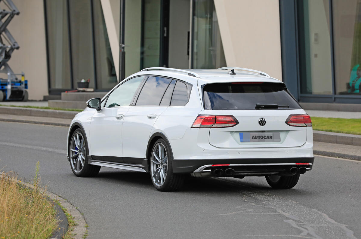2020 Volkswagen Golf R estate prototype 2020 Volkswagen Golf R estate prototype