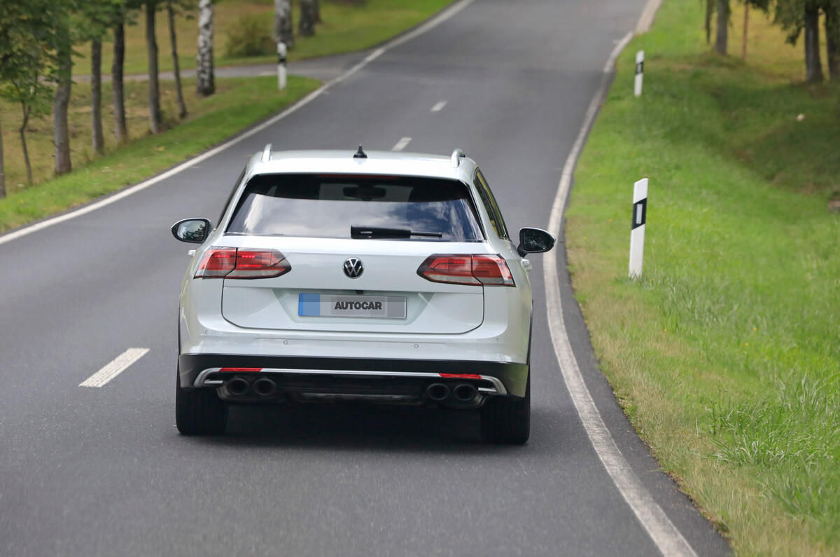 2020 Volkswagen Golf R estate prototype 2020 Volkswagen Golf R estate prototype