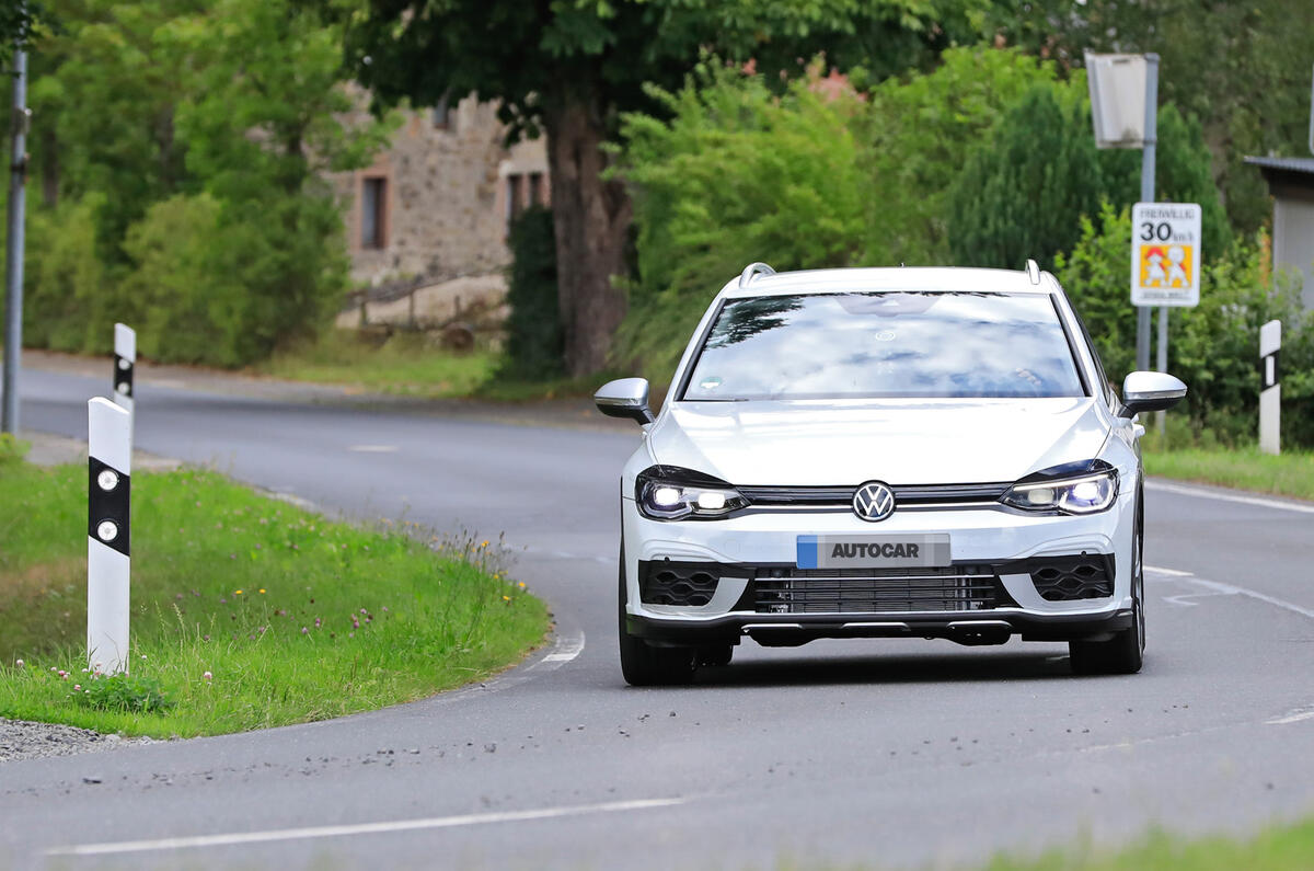 2020 Volkswagen Golf R estate prototype 2020 Volkswagen Golf R estate prototype