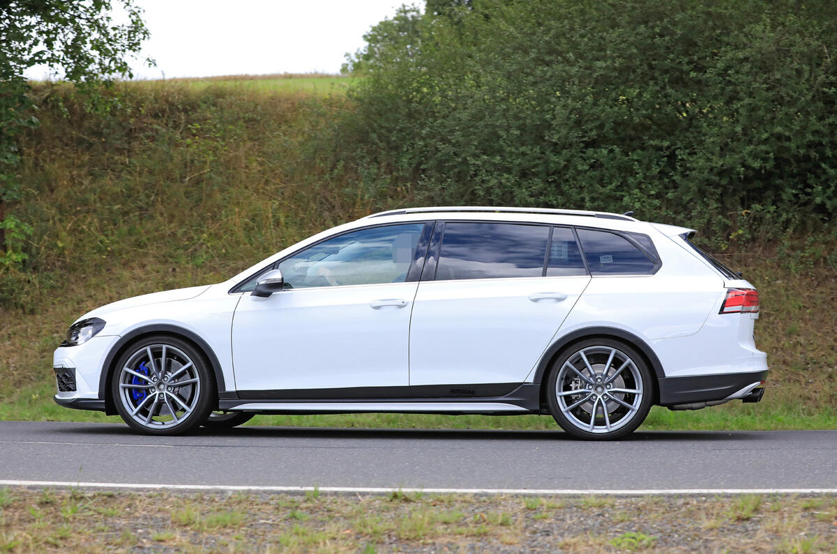 2020 Volkswagen Golf R estate prototype 2020 Volkswagen Golf R estate prototype
