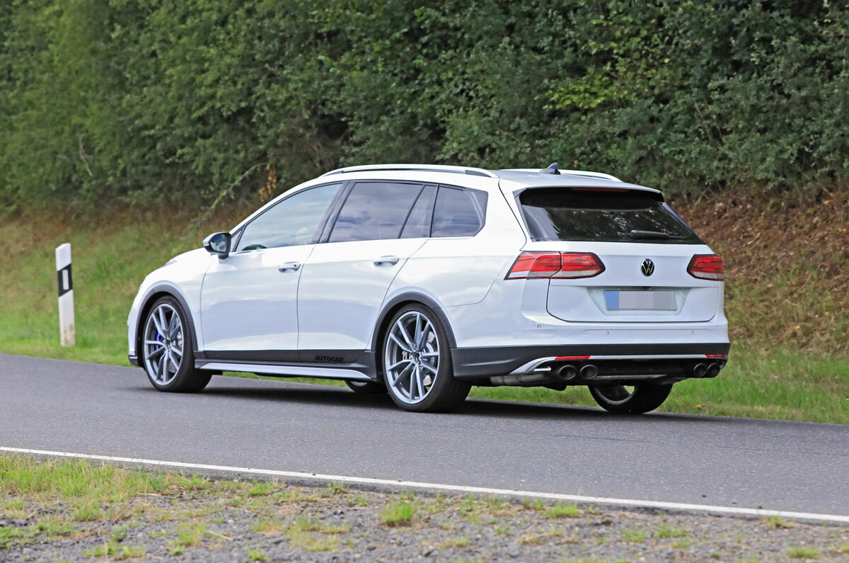 2020 Volkswagen Golf R estate prototype 2020 Volkswagen Golf R estate prototype