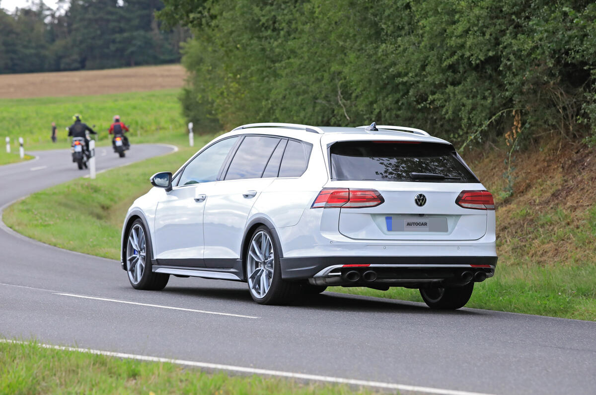 2020 Volkswagen Golf R estate prototype 2020 Volkswagen Golf R estate prototype