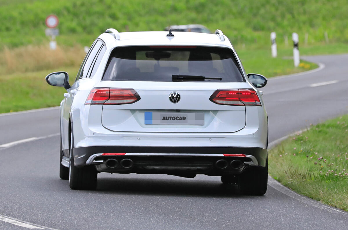 2020 Volkswagen Golf R estate prototype 2020 Volkswagen Golf R estate prototype