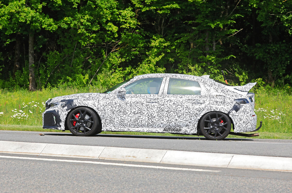 2022 Honda Civic Type R prototype - side 2022 Honda Civic Type R prototype - side