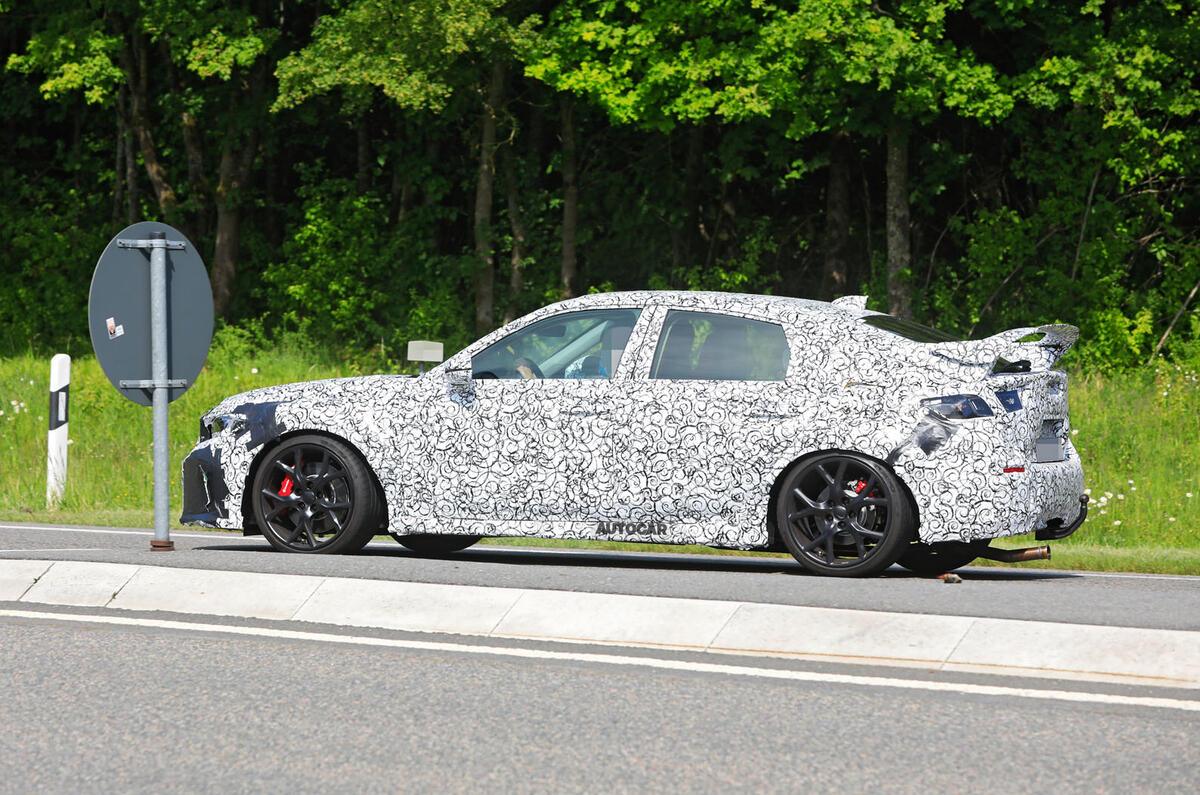 2022 Honda Civic Type R prototype - side 2022 Honda Civic Type R prototype - side