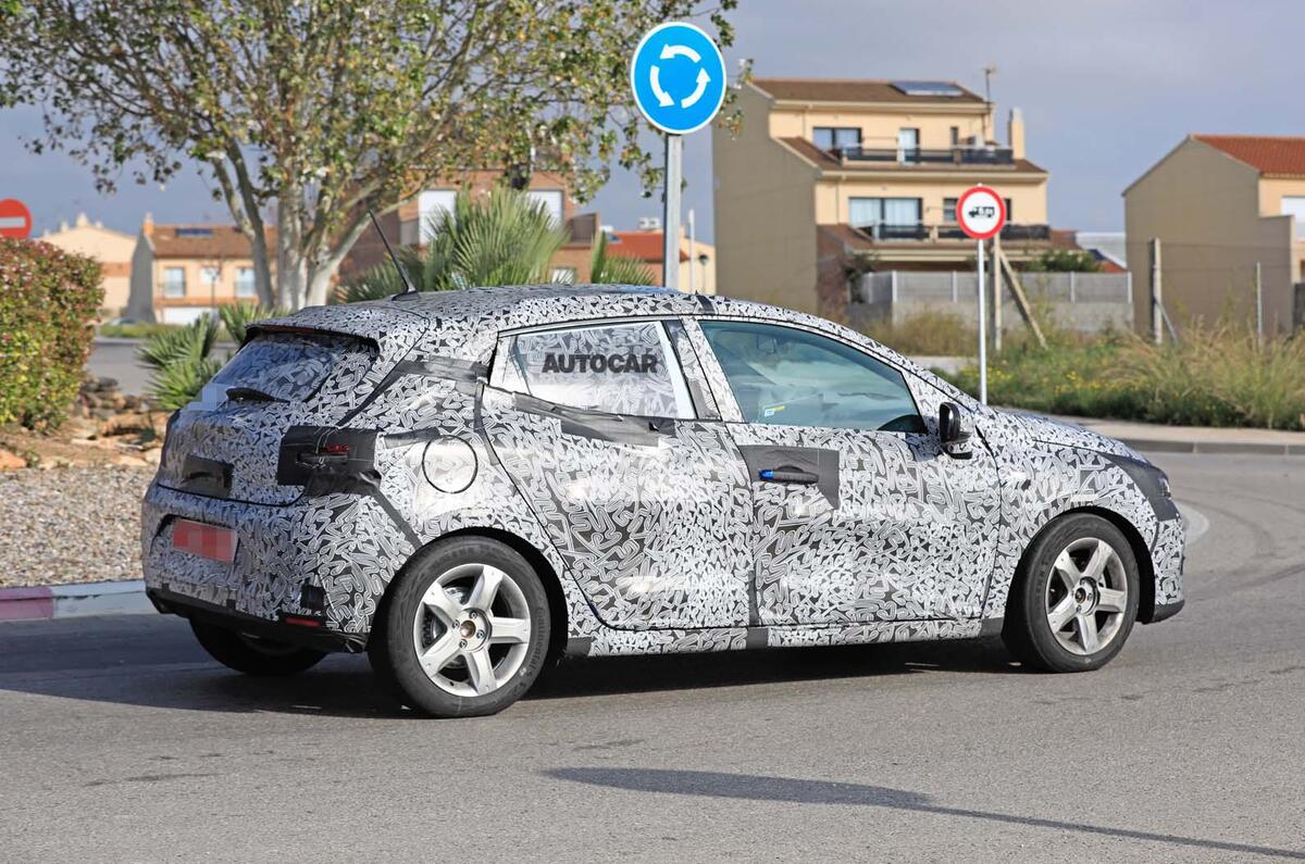 2019 Renault Clio spy shot