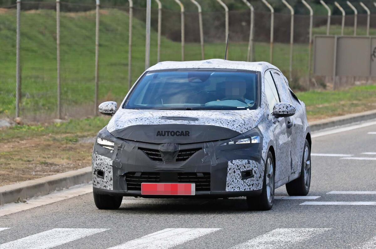 2019 Renault Clio spy shot