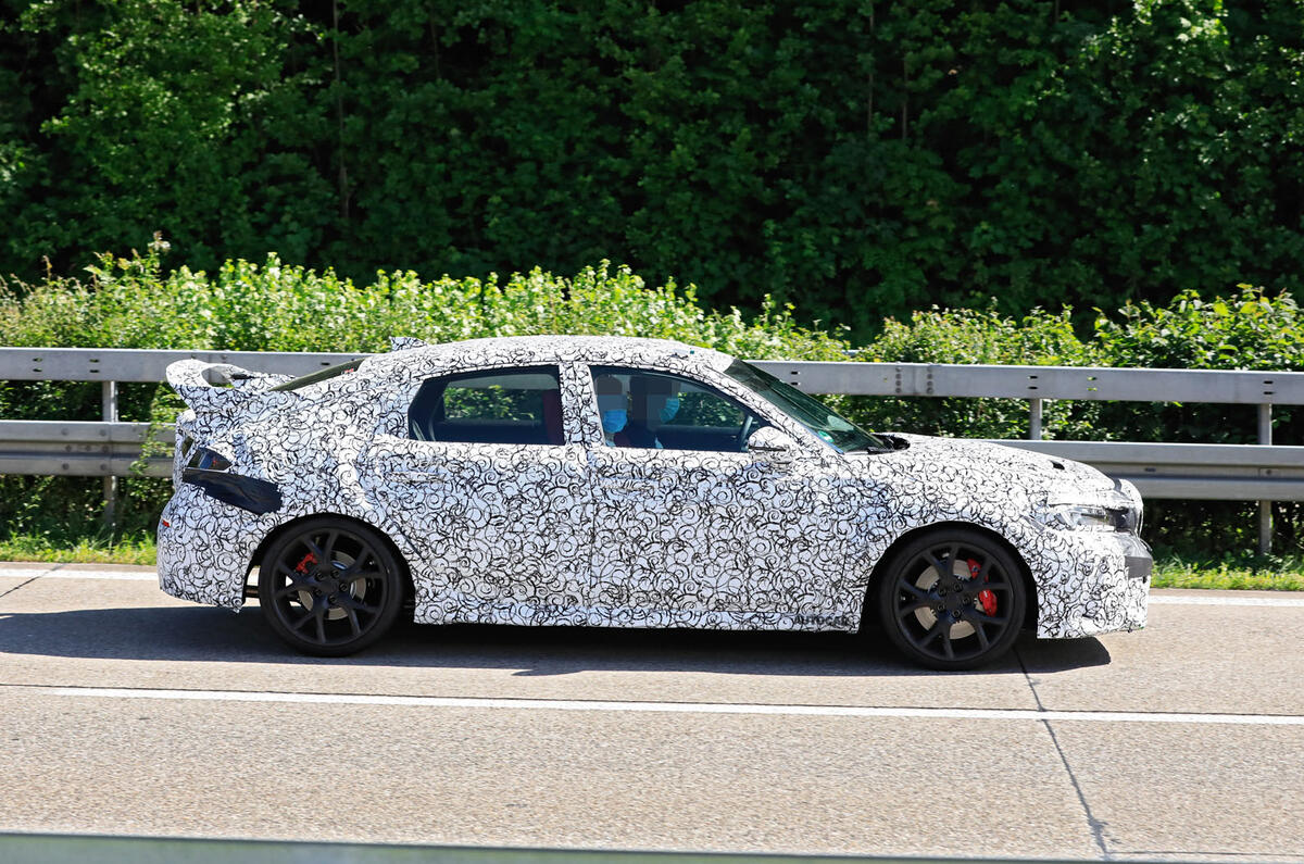 2022 Honda Civic Type R prototype - side 2022 Honda Civic Type R prototype - side