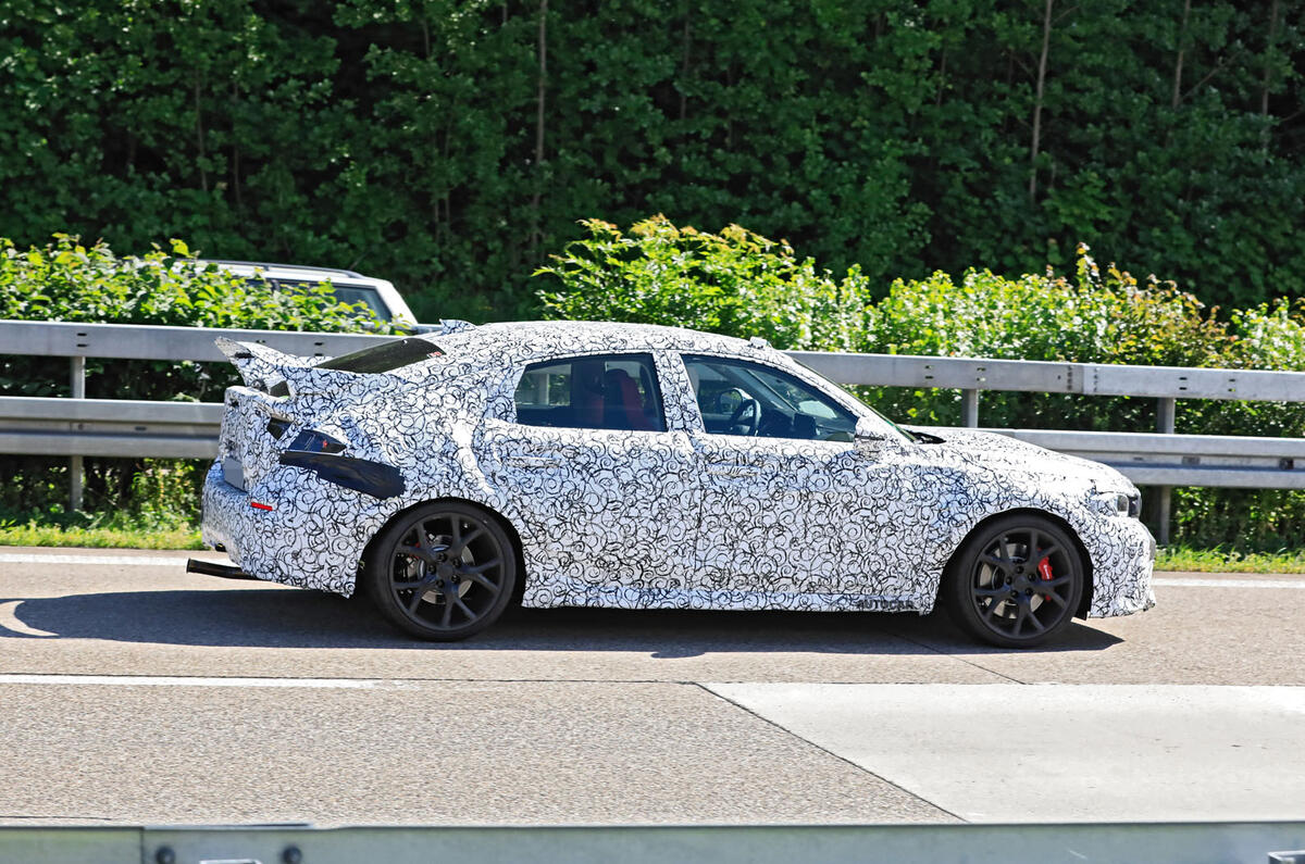 2022 Honda Civic Type R prototype - side 2022 Honda Civic Type R prototype - side