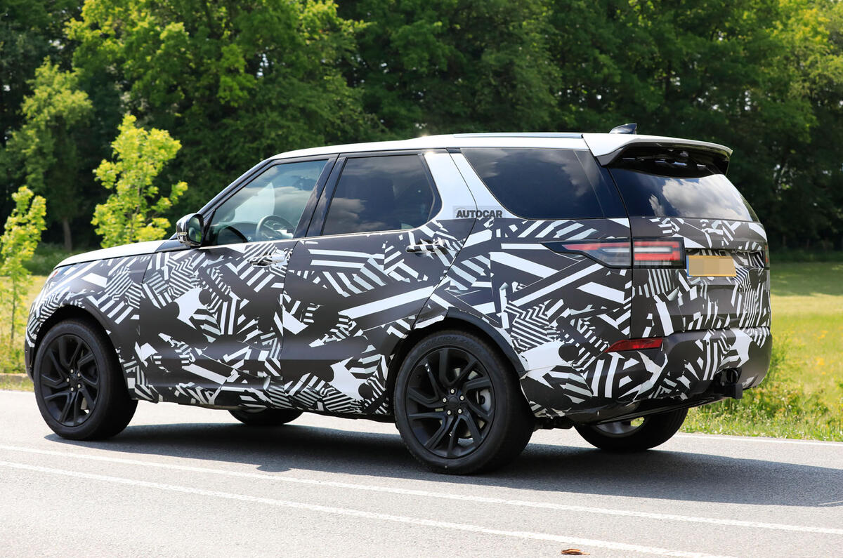 2021 Land Rover Discovery facelift prototype - rear