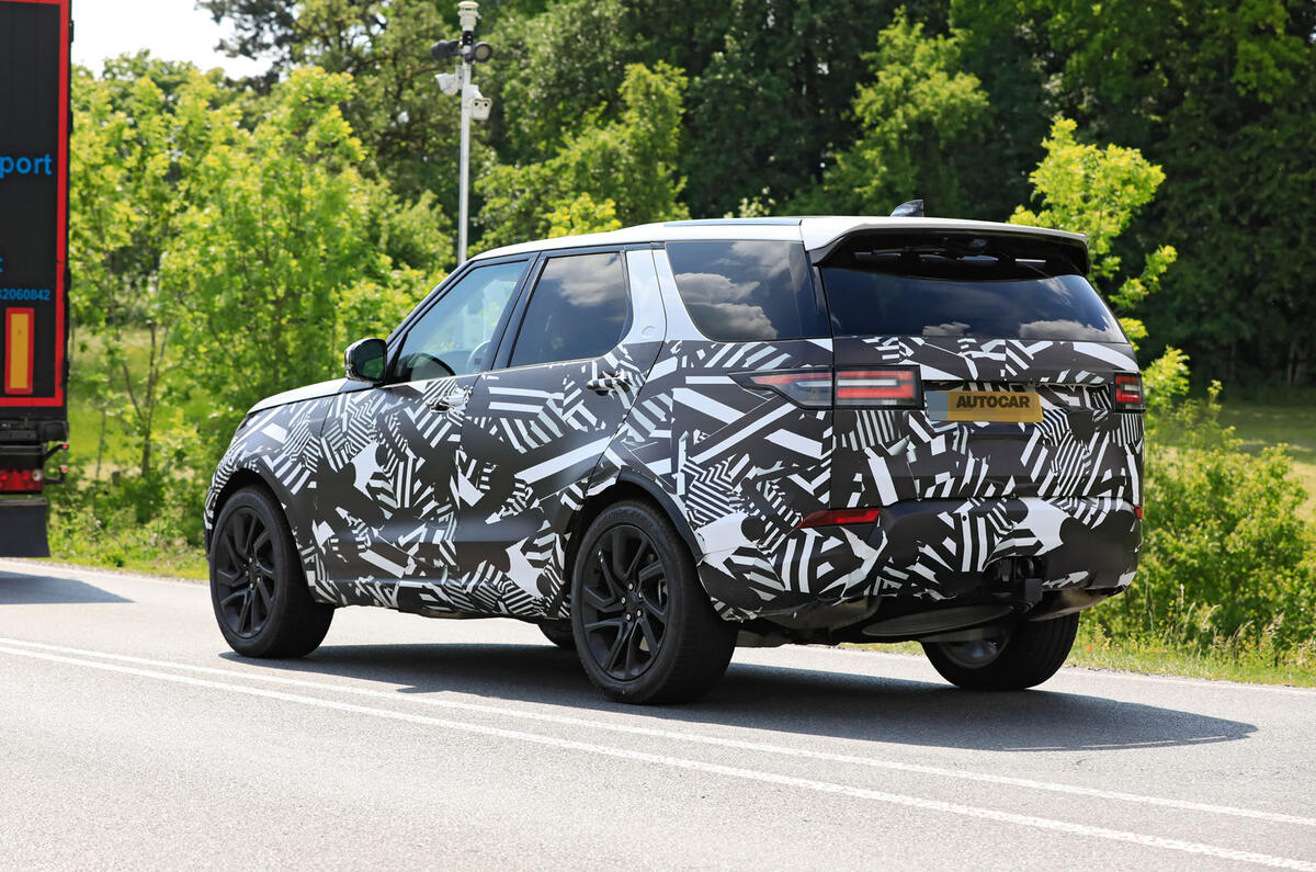 2021 Land Rover Discovery facelift prototype - rear