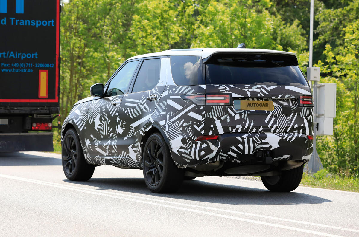 2021 Land Rover Discovery facelift prototype - rear