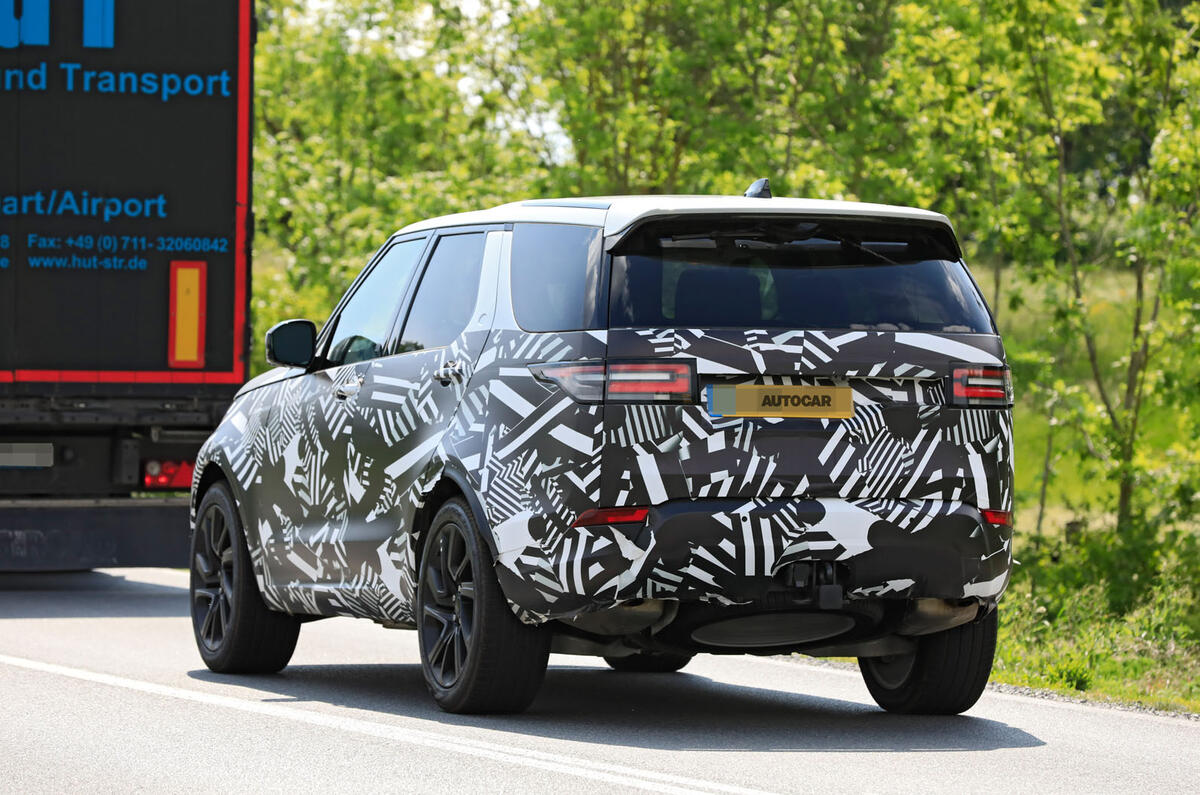 2021 Land Rover Discovery facelift prototype - rear