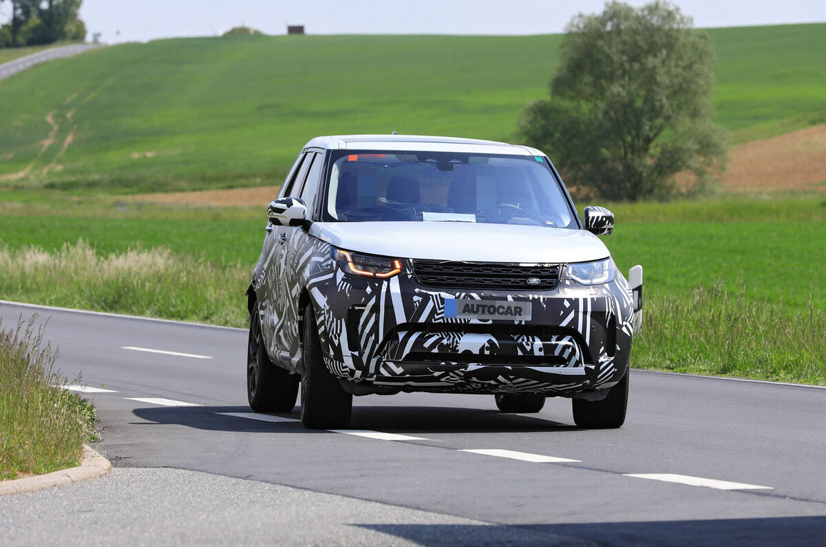 2021 Land Rover Discovery facelift prototype - cornering front