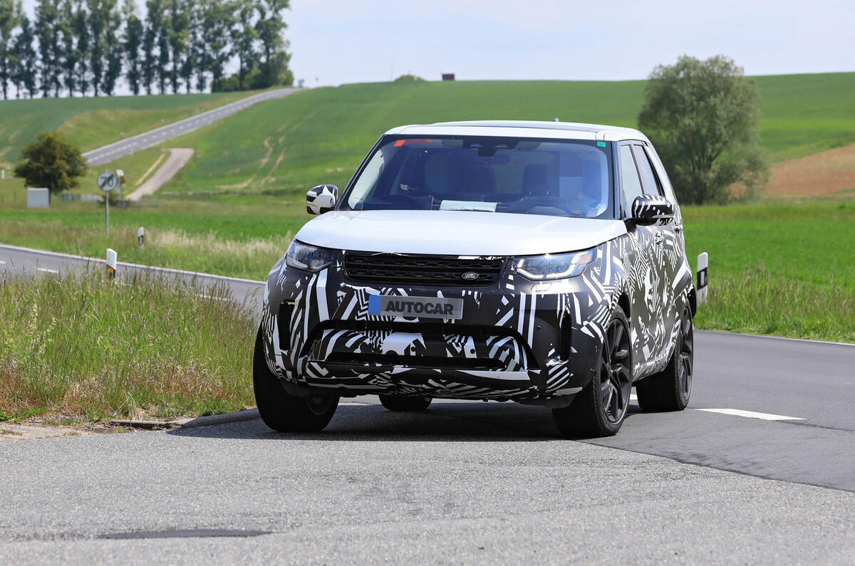 2021 Land Rover Discovery facelift prototype - cornering front