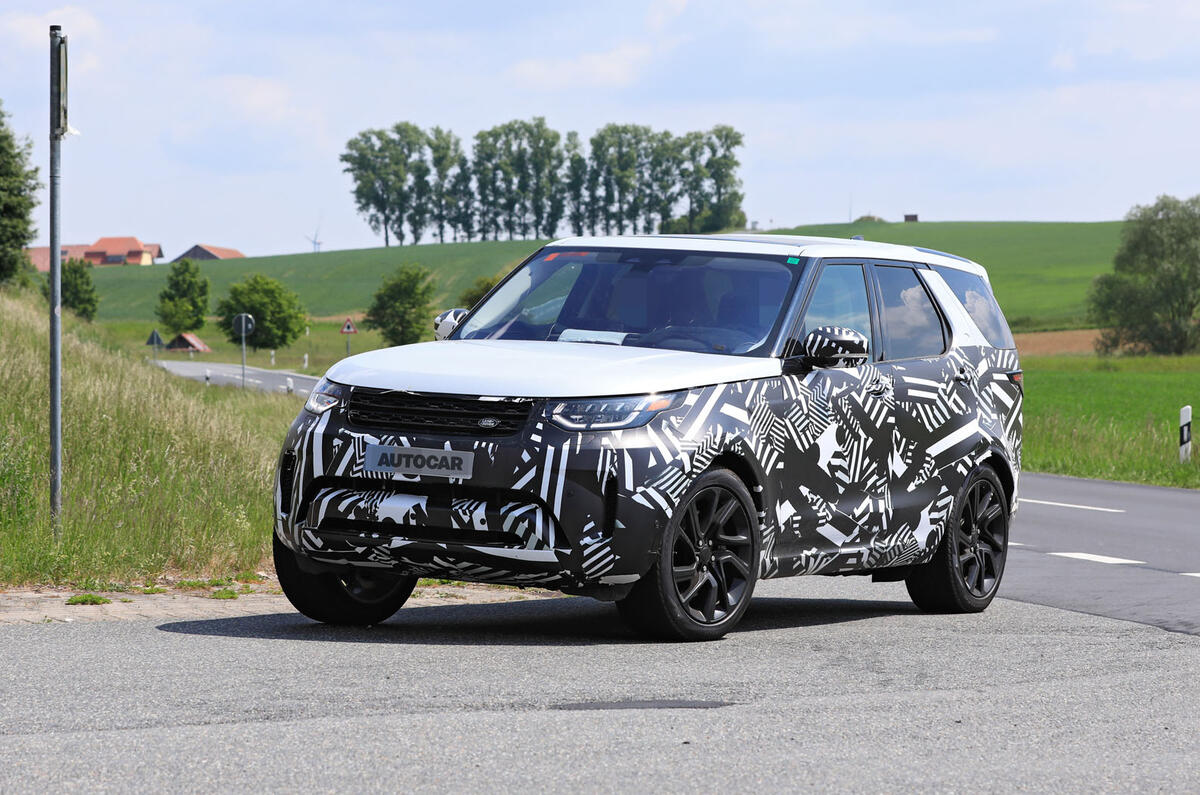 2021 Land Rover Discovery facelift prototype - cornering front