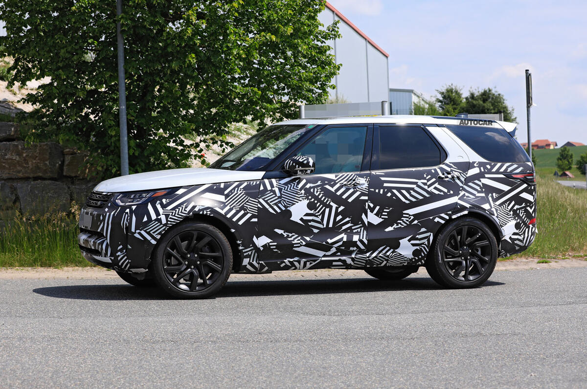 2021 Land Rover Discovery facelift prototype - side