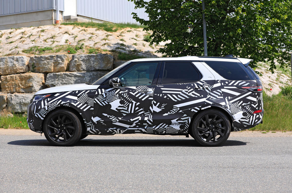 2021 Land Rover Discovery facelift prototype - side