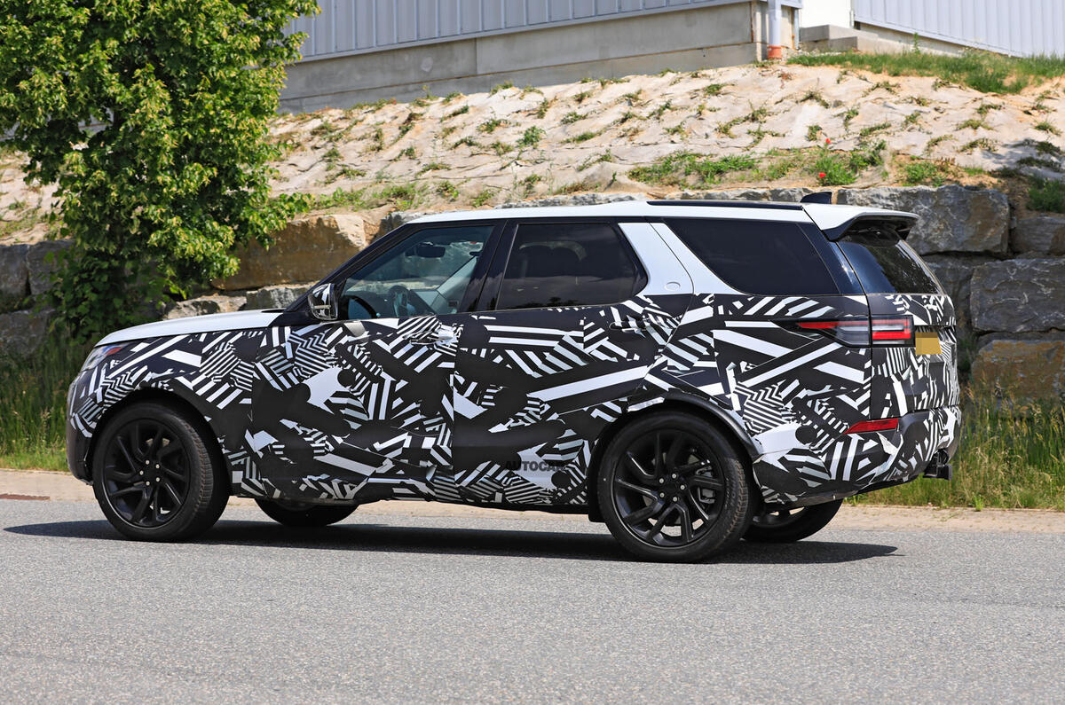 2021 Land Rover Discovery facelift prototype - side