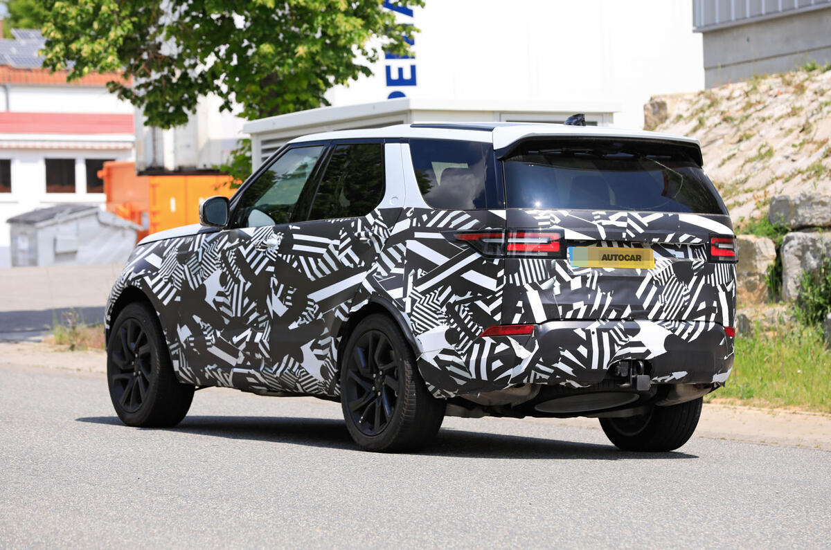 2021 Land Rover Discovery facelift prototype - rear