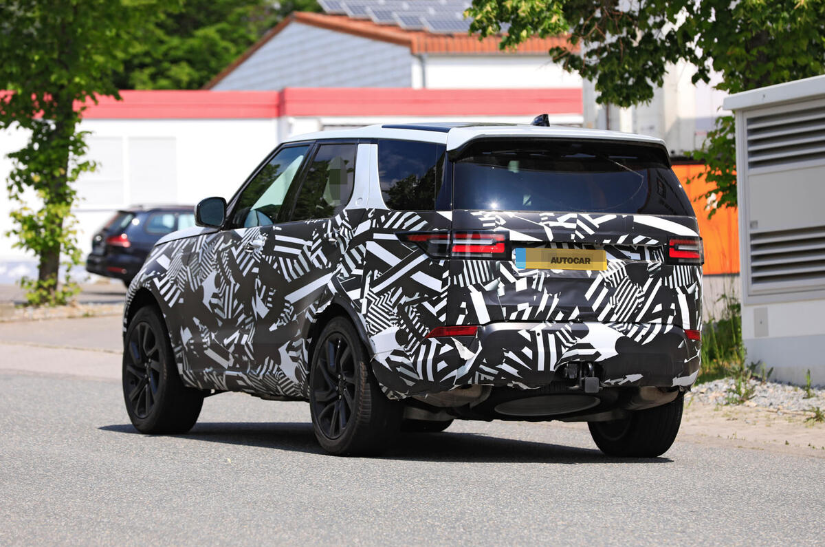 2021 Land Rover Discovery facelift prototype - rear