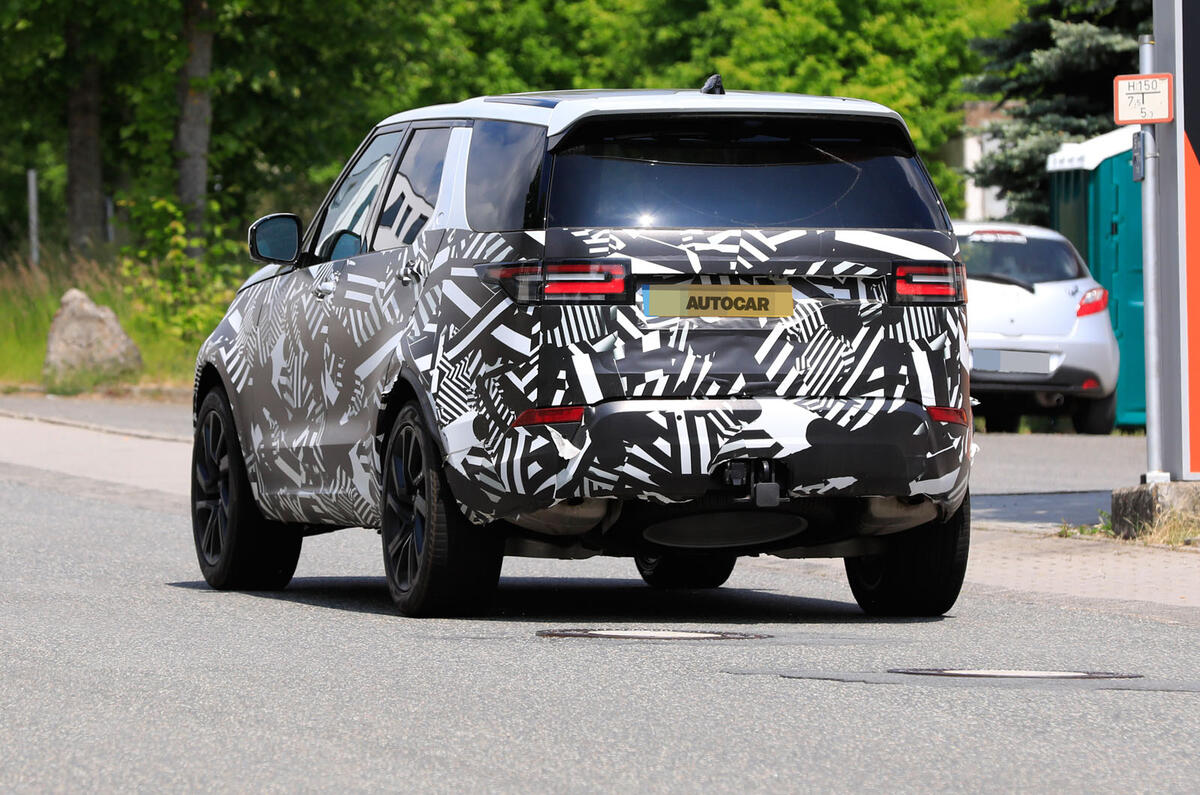 2021 Land Rover Discovery facelift prototype - rear