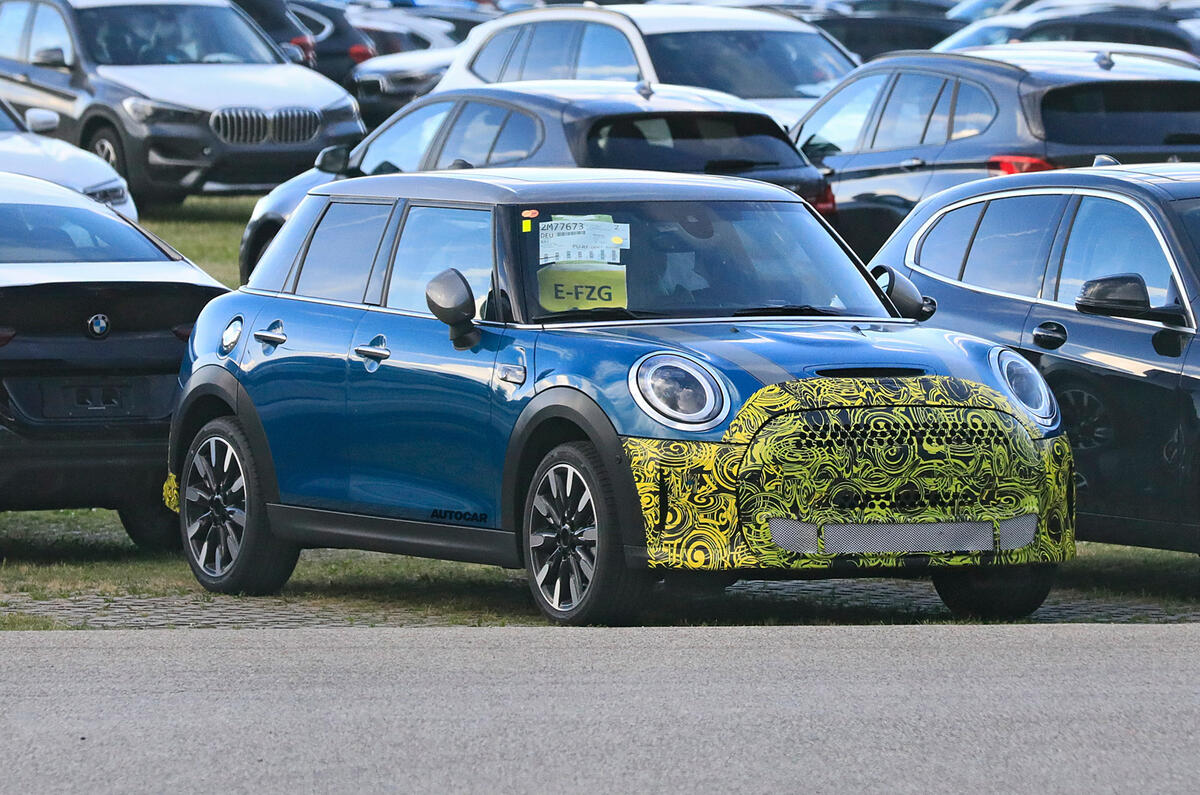 2021 Mini Cooper S facelift prototype - front 2021 Mini Cooper S facelift prototype - front