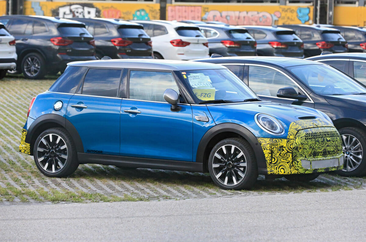 2021 Mini Cooper S facelift prototype - front 2021 Mini Cooper S facelift prototype - front
