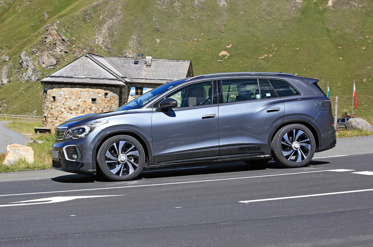 2021 Volkswagen ID 6 prototype - side 2021 Volkswagen ID 6 prototype - side