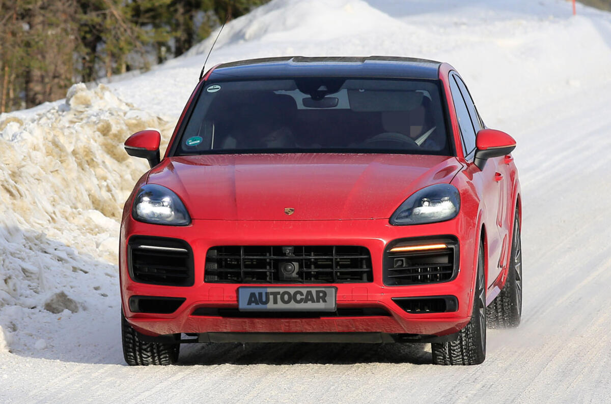 2020 Porsche Cayenne Coupe GTS prototype winter testing 2020 Porsche Cayenne Coupe GTS prototype winter testing