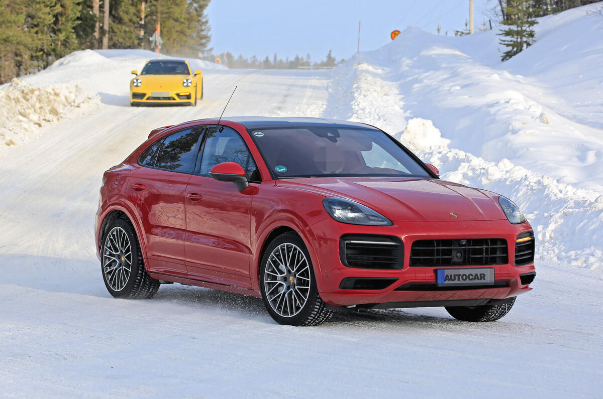2020 Porsche Cayenne Coupe GTS prototype winter testing 2020 Porsche Cayenne Coupe GTS prototype winter testing