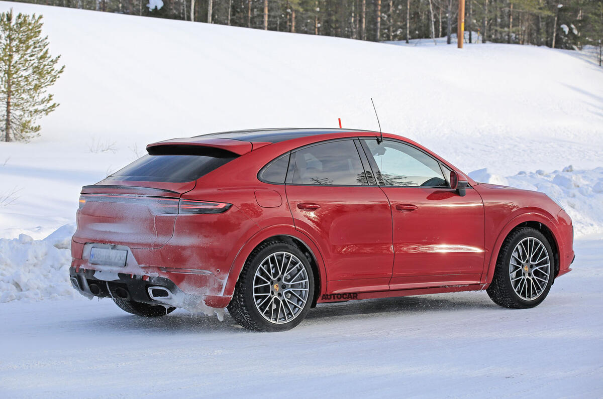 2020 Porsche Cayenne Coupe GTS prototype winter testing 2020 Porsche Cayenne Coupe GTS prototype winter testing