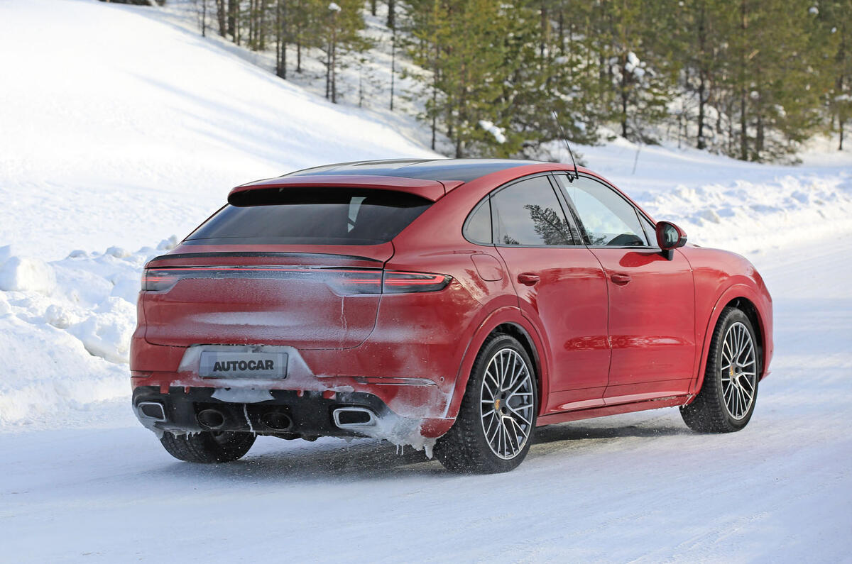 2020 Porsche Cayenne Coupe GTS prototype winter testing 2020 Porsche Cayenne Coupe GTS prototype winter testing