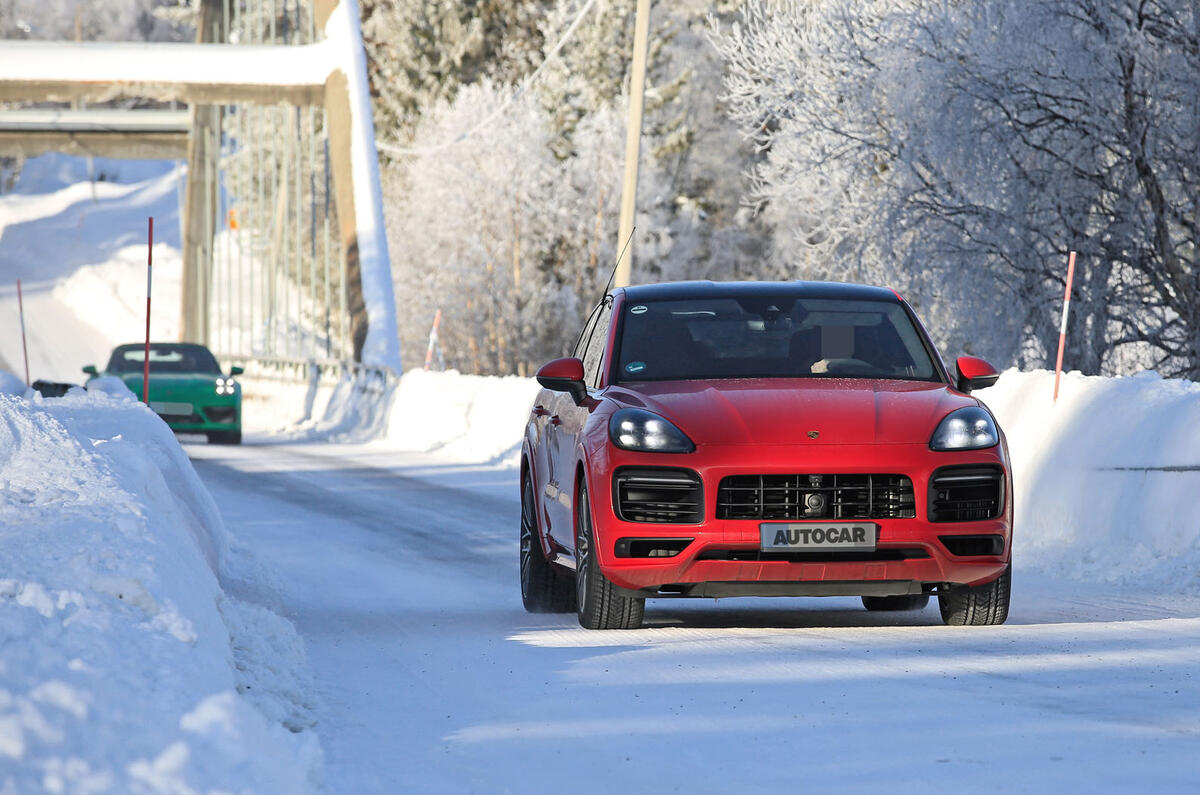 2020 Porsche Cayenne Coupe GTS prototype winter testing 2020 Porsche Cayenne Coupe GTS prototype winter testing