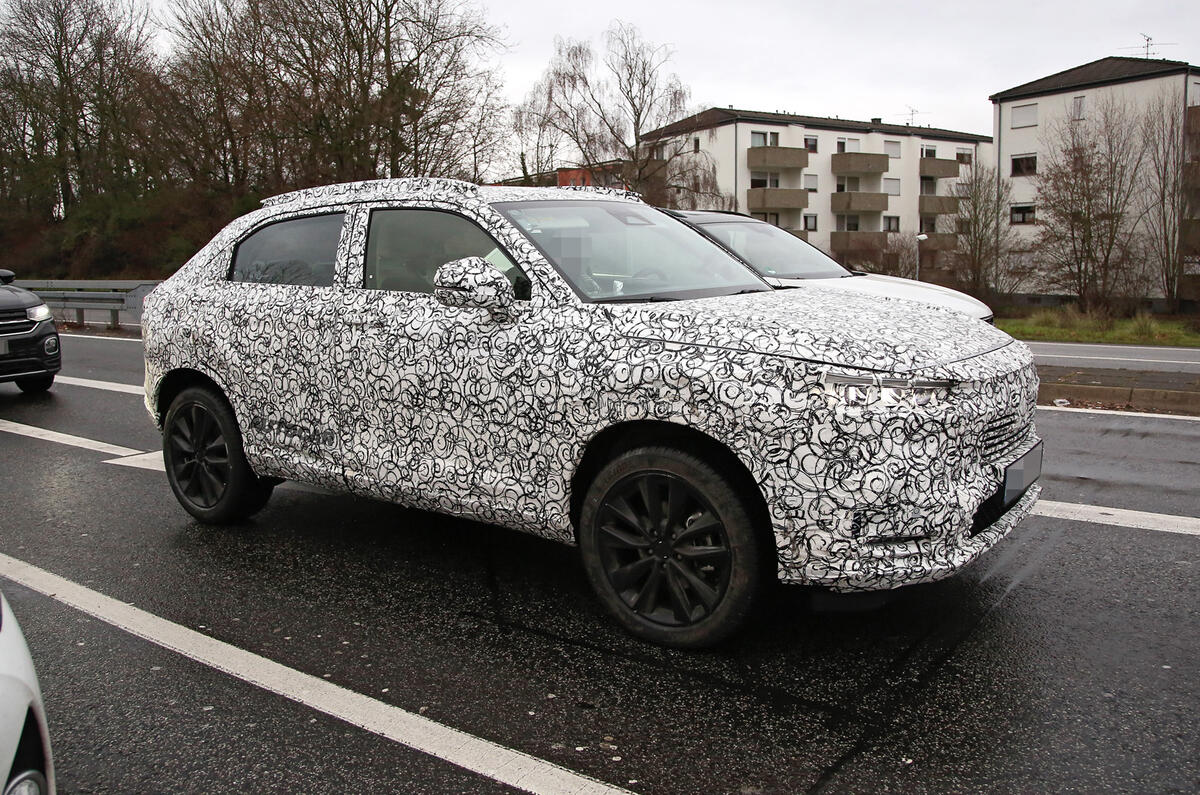 2022 Honda HR-V prototype spy shots  2022 Honda HR-V prototype spy shots