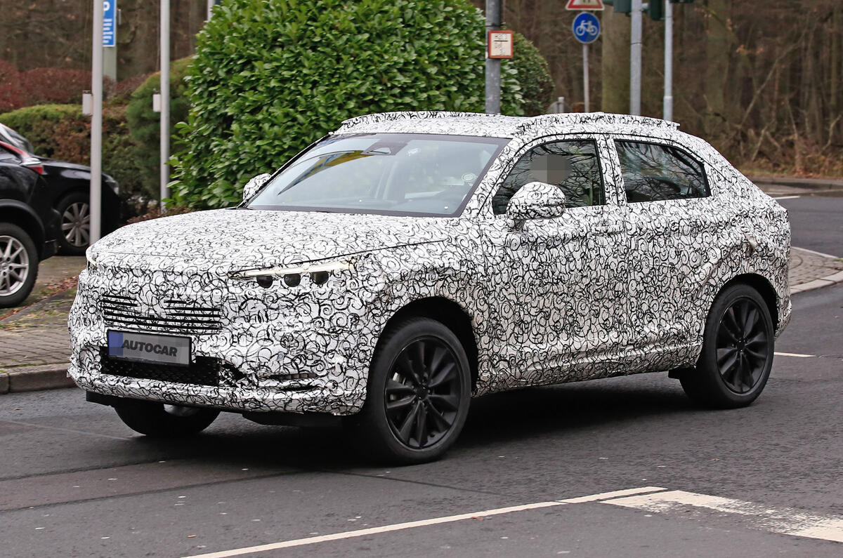 2022 Honda HR-V prototype spy shots