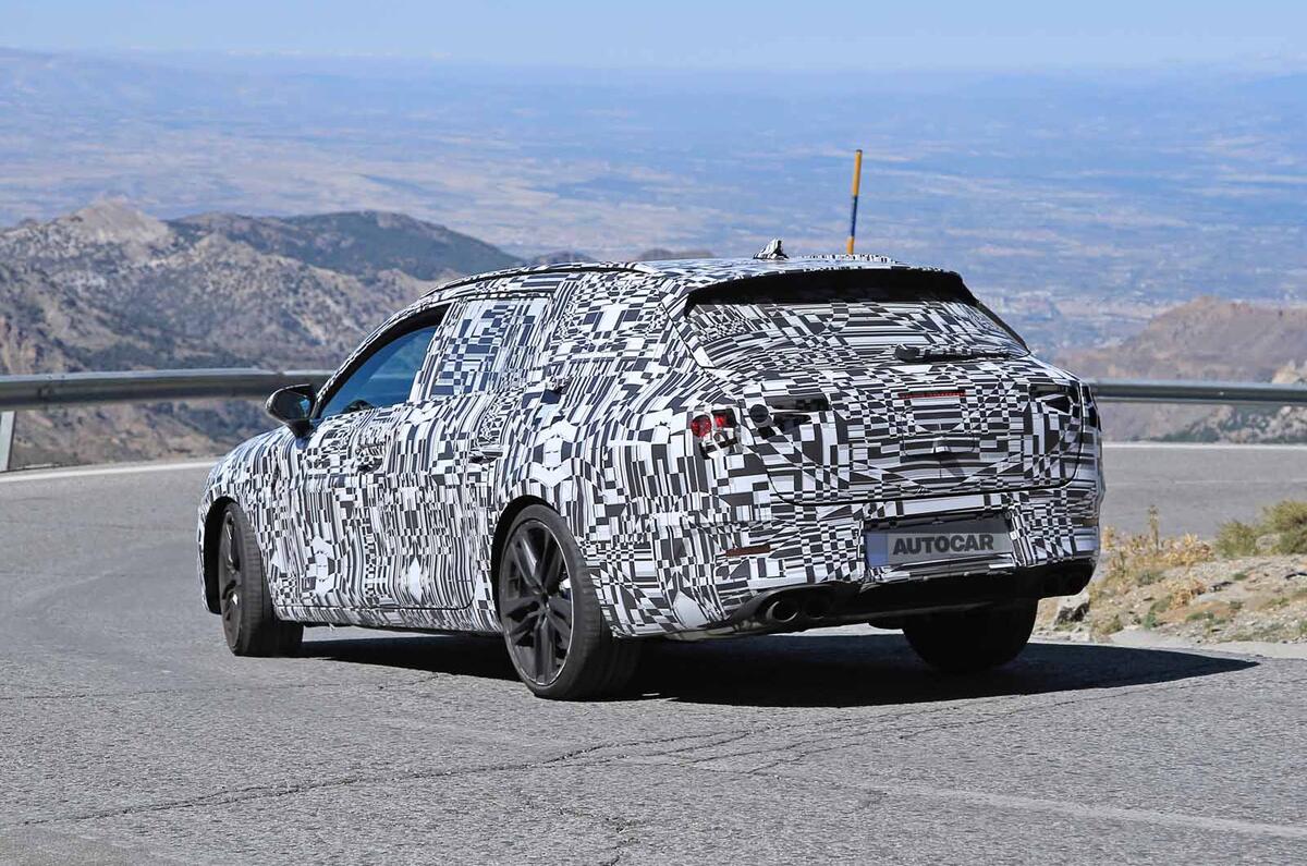 Leon Cupra ST spyshots
