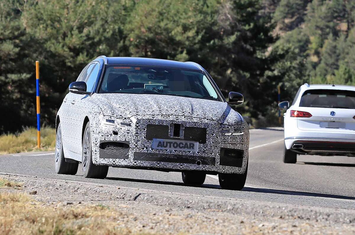 Jaguar XF Sportbrake facelift spies