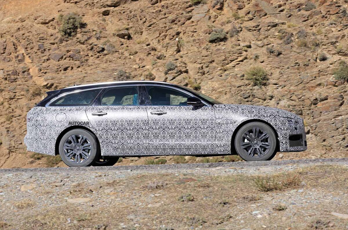 Jaguar XF Sportbrake facelift spies