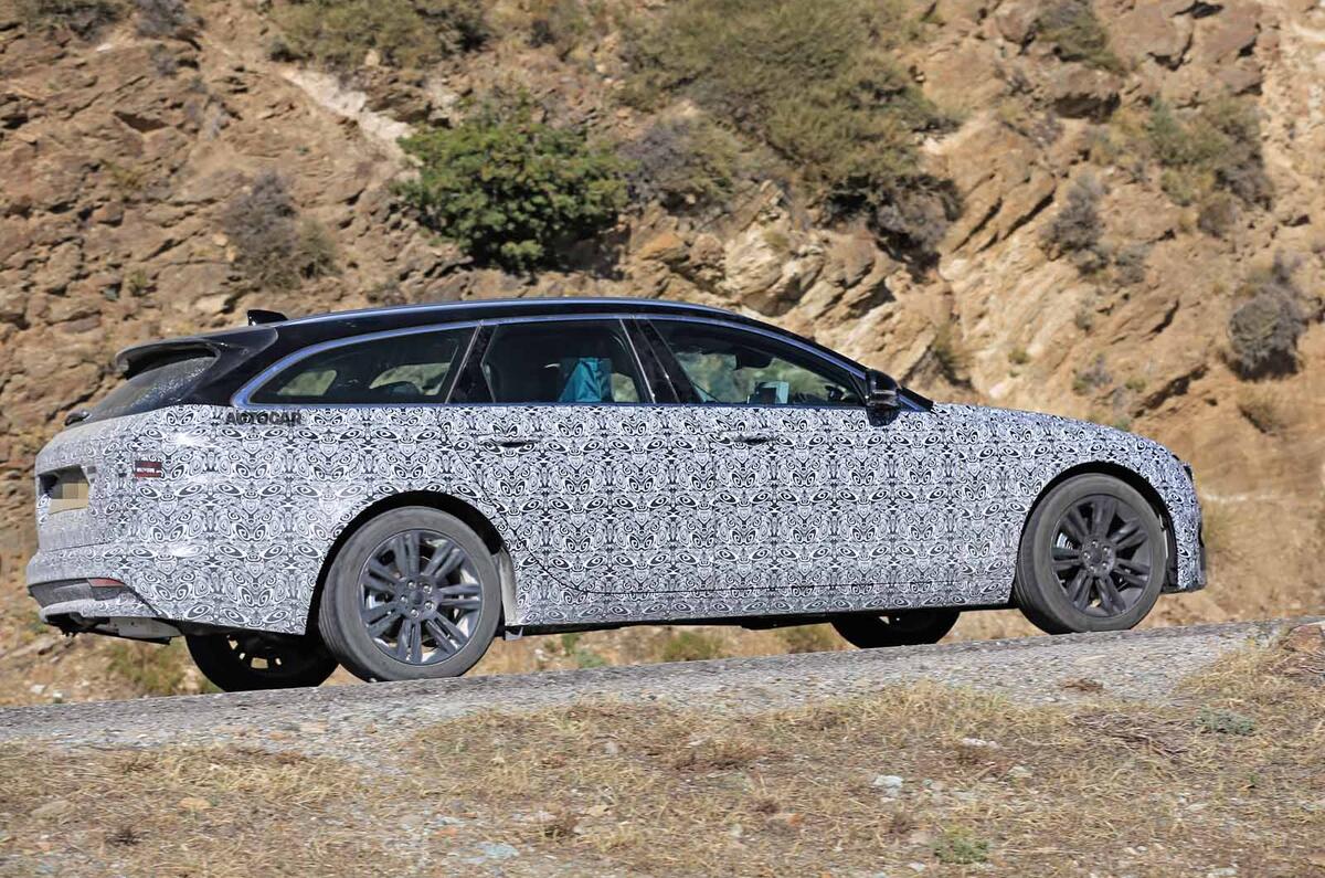 Jaguar XF Sportbrake facelift spies