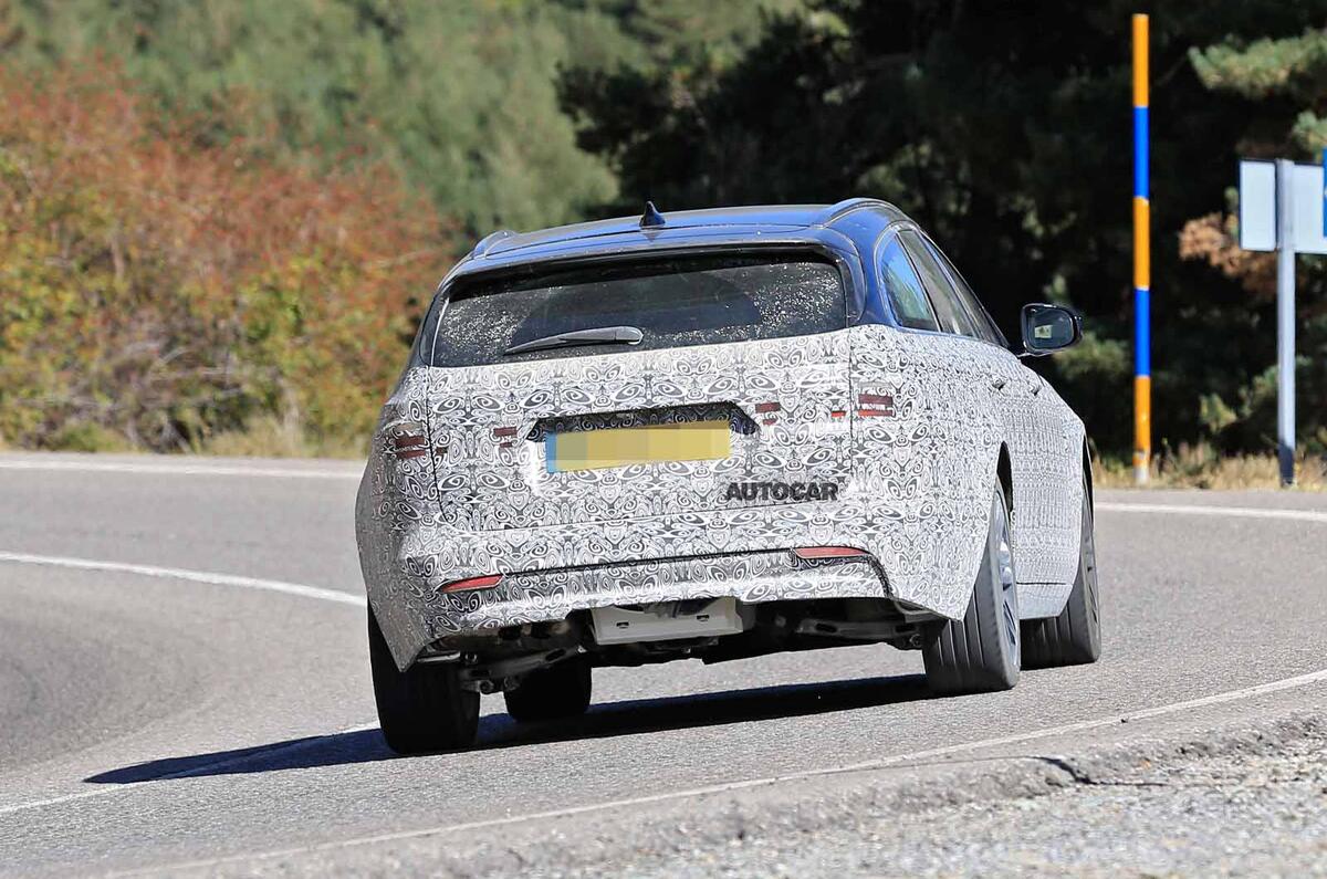 Jaguar XF Sportbrake facelift spies